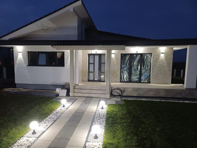 Casă individuală 3 camere 196mp util | Jucu |