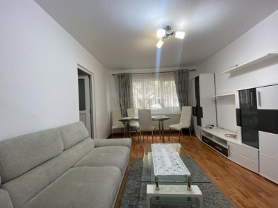 Apartament 3 camere, semidecomandat, etaj 1