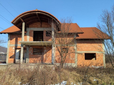 Casa la Rosu P+1,teren 10 Arii,zona Viisoara