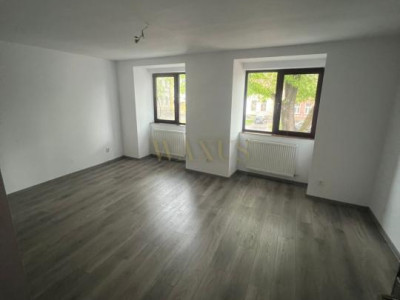 Garsonieră spațioasă 40 mp, open space, renovată – ideală pentru locuit sau biro