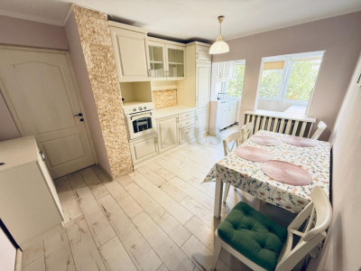 Apartament cu 3 camere de inchiriat,etaj 1,zona sens