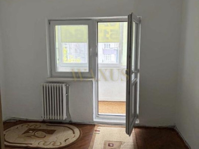 Apartament 3 camere, decomandat, etaj 3, zona Nord 