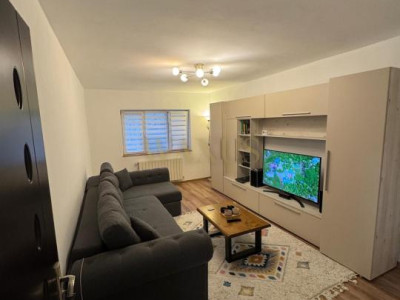 Apartament 2 camere, decomandat, dublă orientare, etaj 3, zona centrală 