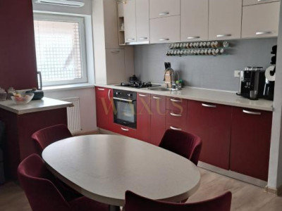 Apartament cu 3 camere de vânzare – zona VIVO