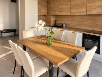 Apartament Renovat pe Dorobantilor - 3 Camere | Balcon | Bloc cu Lift 