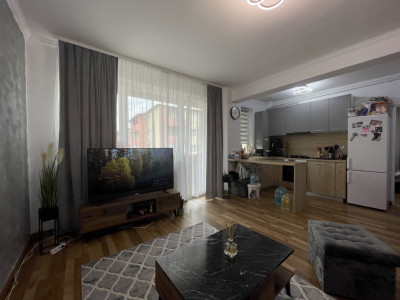 Apartament de 2 camere, 51mp, etaj intermediar, parcare, zona Urusagului